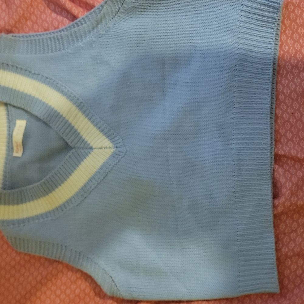 Cropped sweater vest, size small, baby blue, from Romwe